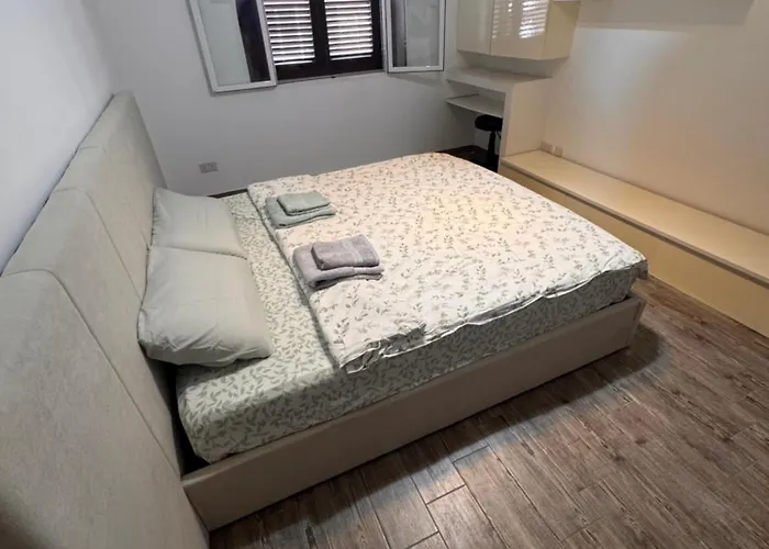 Double Bedroom With Private Bathroom 招待所 Pietà